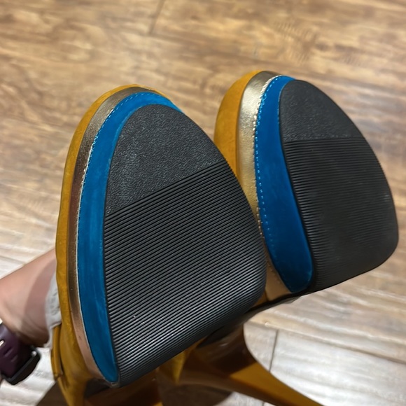 High platform stiletto heels velvety yellow gold and blue shoes by Qupid - Picture 8 of 10